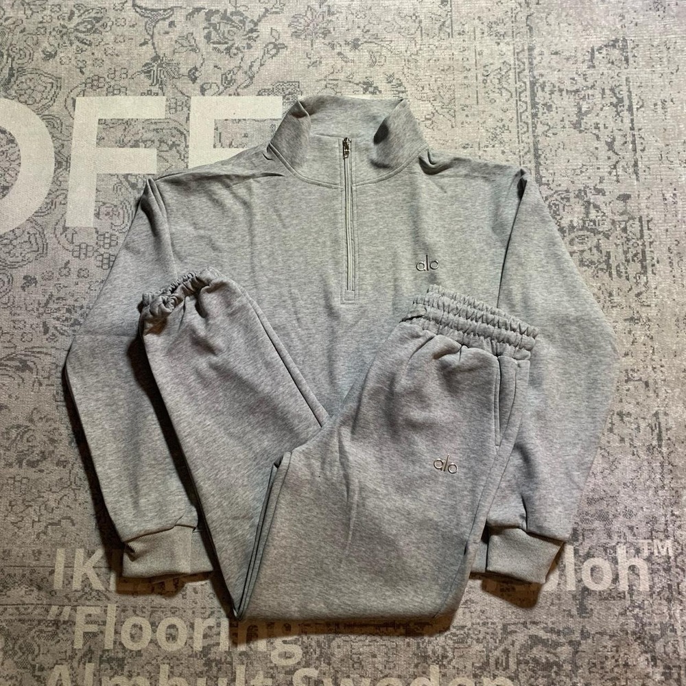 Alo Yoga Accolade Quarter Zip Pullover & Cuffed Sweatpants Set – Gray – Size L